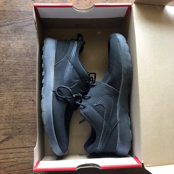 Nike Other - NIKE ROSHE ONE